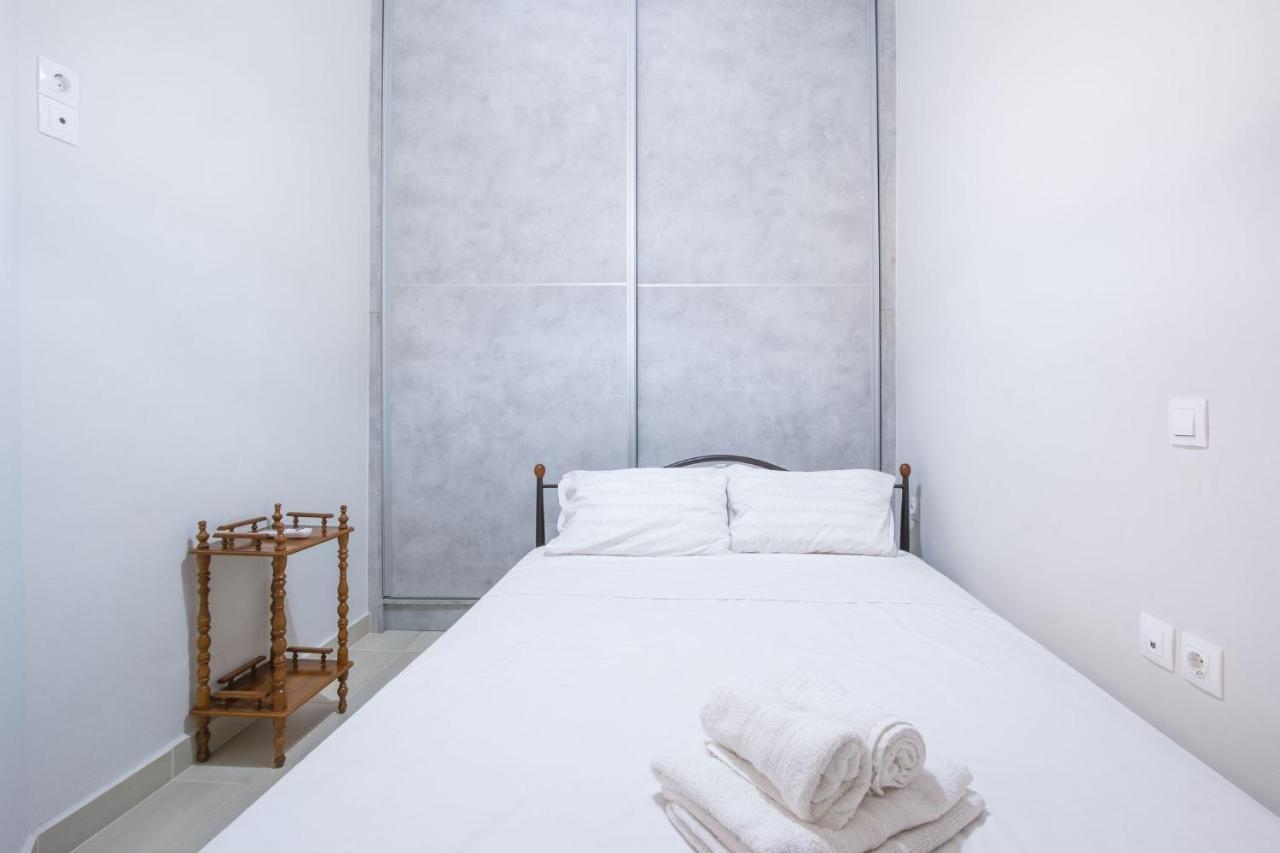 Bright Apartment In Pireus Exteriör bild